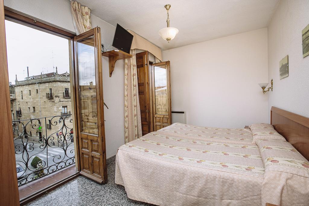 Hostal Plaza Ciudad-Rodrigo Pokoj fotografie