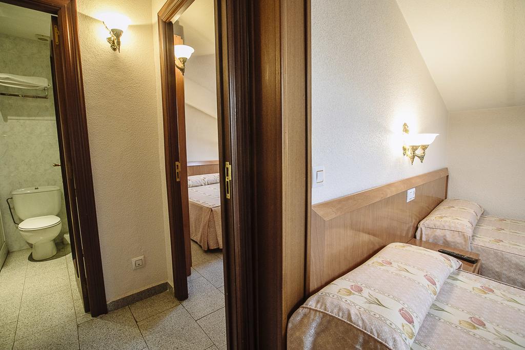 Hostal Plaza Ciudad-Rodrigo Pokoj fotografie